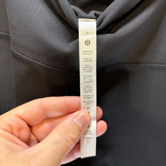 EUC Lululemon Women's Size 6 Align HR Crop 23" Black Scalloped - Picture 5 of 8